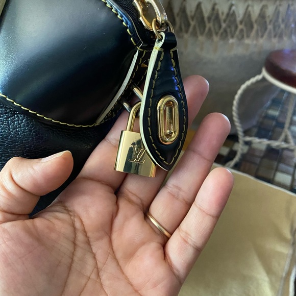 🖤❤️Louis Vuitton Lockit Suhali PM Bag🖤💲💲SEND OFFERS💲💲❤️ - Picture 13 of 14